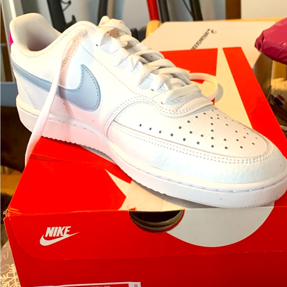 ***10% OFF*** NIB Womens Nike Court Vision Low Size 9.5 $70